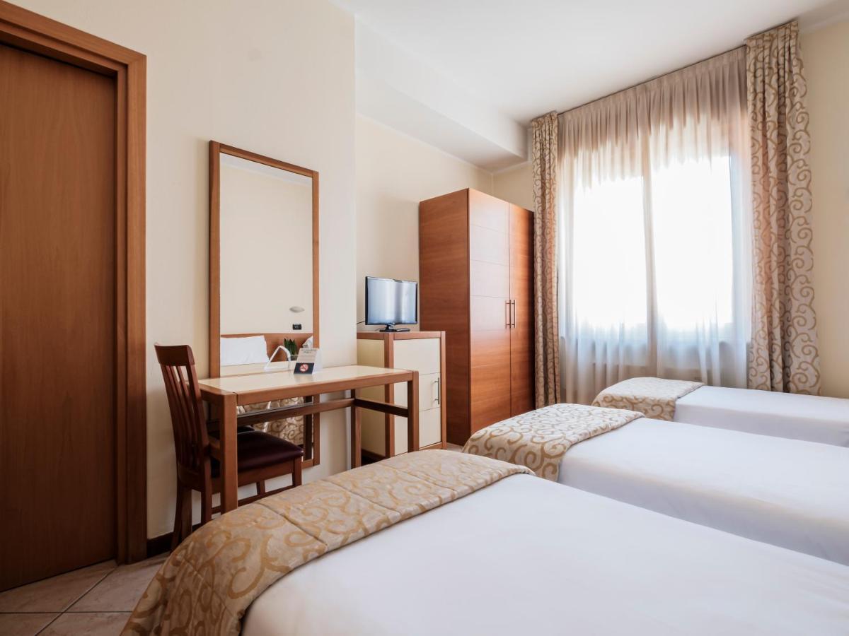 Hotel Lory フォルリ エクステリア 写真
